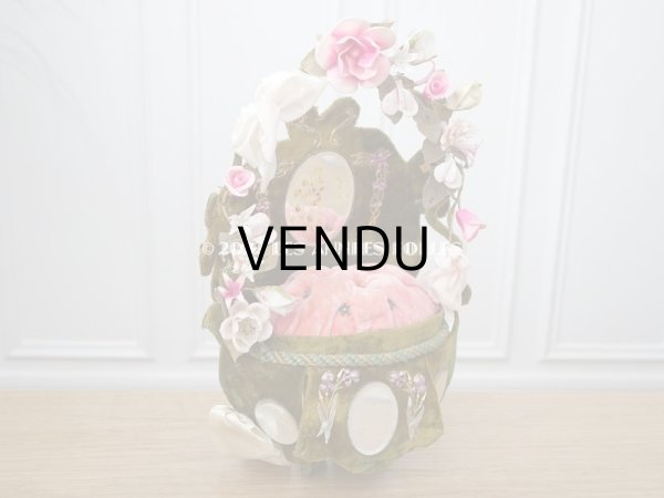 画像3: 1900年頃 アンティーク  グローブ・ド・マリエのパニエ型クッション  アイリスの花 (3)