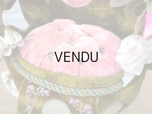 画像7: 1900年頃 アンティーク  グローブ・ド・マリエのパニエ型クッション  アイリスの花 (7)