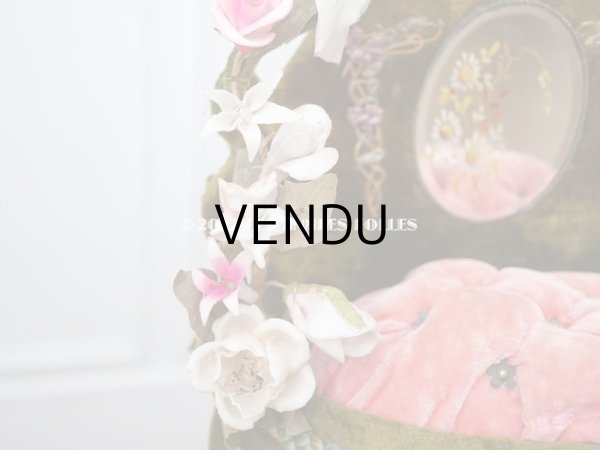 画像10: 1900年頃 アンティーク  グローブ・ド・マリエのパニエ型クッション  アイリスの花 (10)