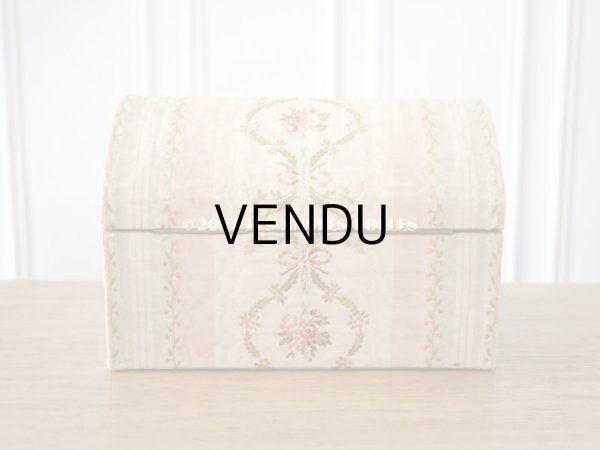 画像5: 18世紀 アンティーク 大きなコフレ　花模様のシルク地 (5)