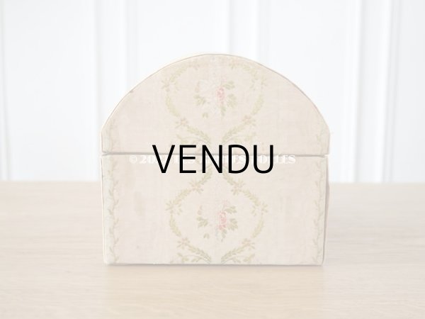 画像7: 18世紀 アンティーク 大きなコフレ　花模様のシルク地 (7)