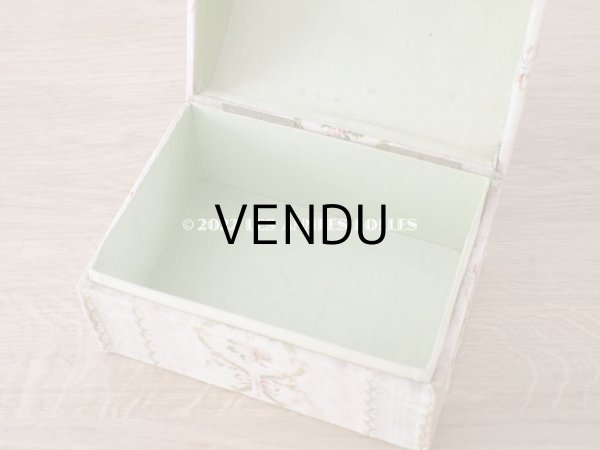 画像10: 18世紀 アンティーク 大きなコフレ　花模様のシルク地 (10)