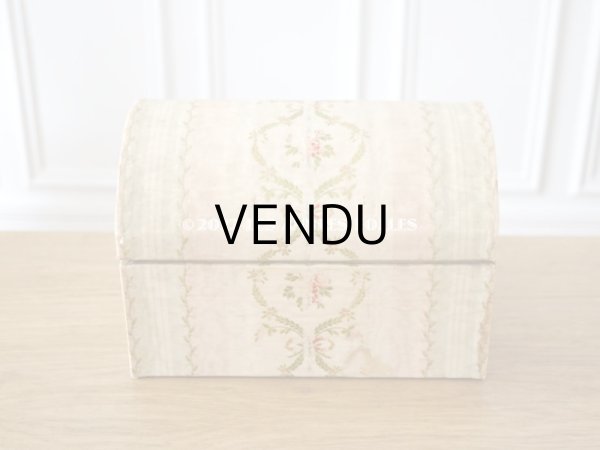 画像3: 18世紀 アンティーク 大きなコフレ　花模様のシルク地 (3)