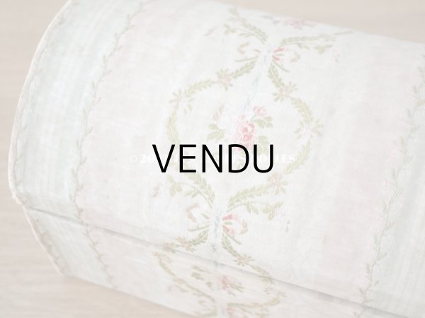 画像11: 18世紀 アンティーク 大きなコフレ　花模様のシルク地 (11)