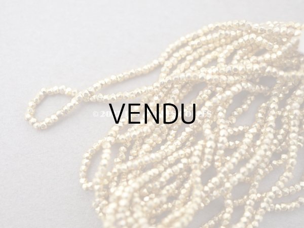 画像2: 【セール対象外】【クーポン対象外】1900年代 アンティーク メタル製 極小 カット入り ビーズ ゴールド メタルビーズ キャビアビーズ (2)