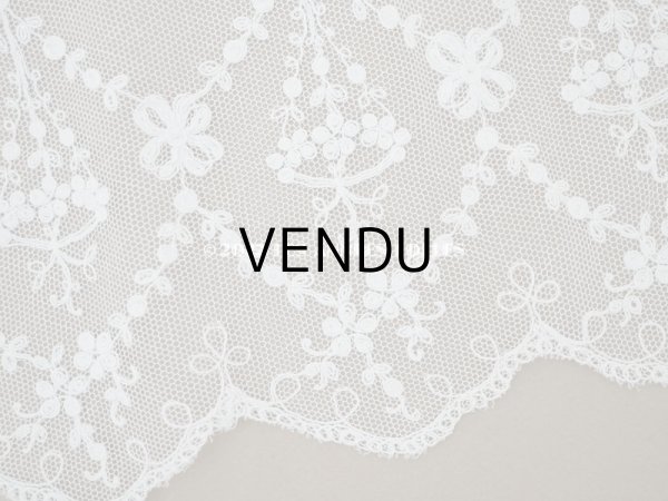 画像10: 【クリスマスセール2022対象外】アンティーク 花の刺繍入り 幅広レース 幅26.5〜28.5cm (10)