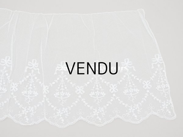 画像7: 【クリスマスセール2022対象外】アンティーク 花の刺繍入り 幅広レース 幅26.5〜28.5cm (7)