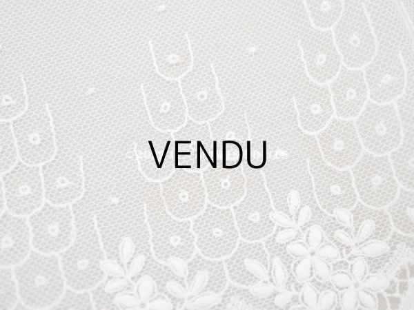 画像4: 【クリスマスセール2022対象外】アンティーク 花の刺繍入り 幅広レース   幅25.5cm (4)