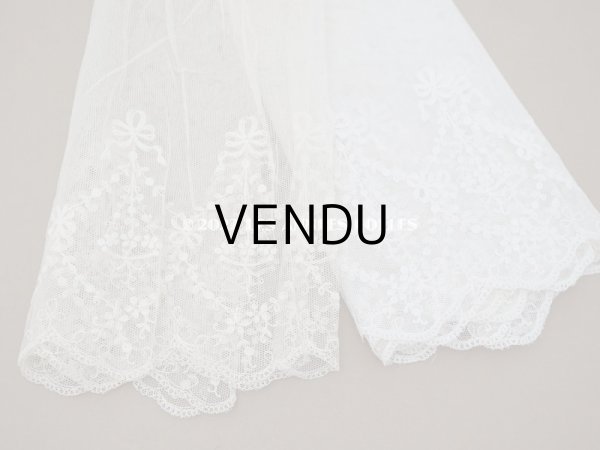 画像15: 【クリスマスセール2022対象外】アンティーク 花の刺繍入り 幅広レース 幅26.5〜28.5cm (15)