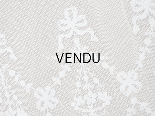 画像9: 【クリスマスセール2022対象外】アンティーク 花の刺繍入り 幅広レース 幅26.5〜28.5cm (9)