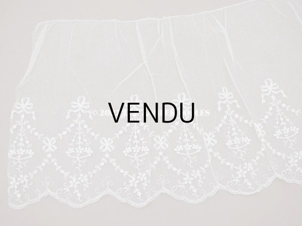 画像6: 【クリスマスセール2022対象外】アンティーク 花の刺繍入り 幅広レース 幅26.5〜28.5cm (6)