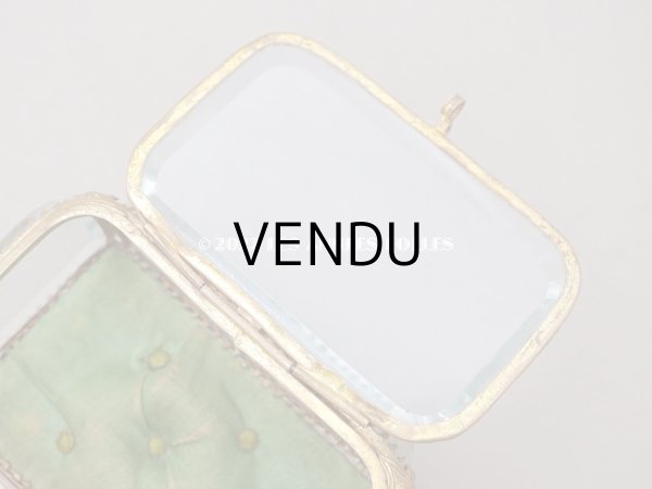 画像4: 【クリスマスセール2022対象外】19世紀末 アンティーク ジュエリーボックス グリーンのクッション ロカイユ装飾の脚 (4)