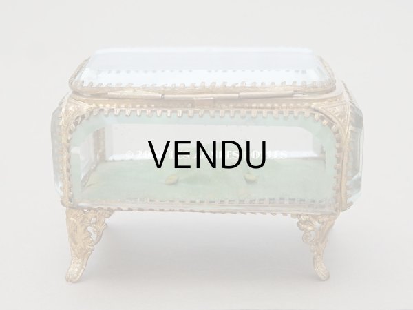 画像9: 【クリスマスセール2022対象外】19世紀末 アンティーク ジュエリーボックス グリーンのクッション ロカイユ装飾の脚 (9)