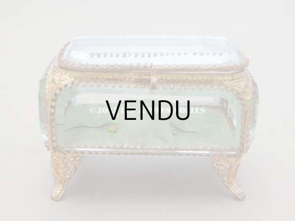 画像8: 【クリスマスセール2022対象外】19世紀末 アンティーク ジュエリーボックス グリーンのクッション ロカイユ装飾の脚 (8)