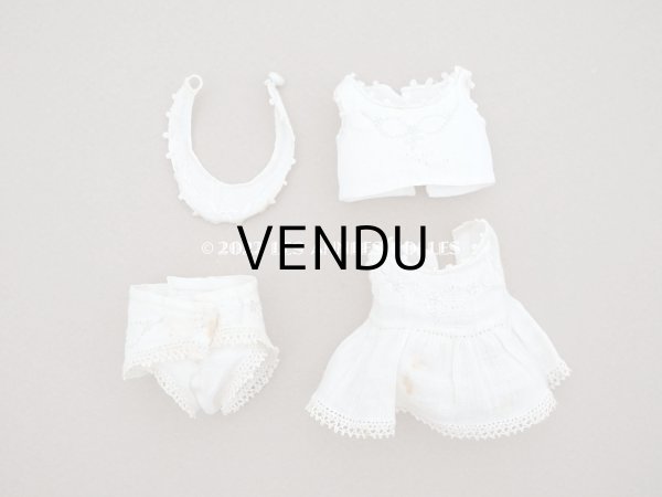 画像8: 【クリスマスセール2022対象外】アンティーク  ドールベッド & ドールドレスのセット ベビードール用　手縫い＆手刺繍＆手編みのレース (8)