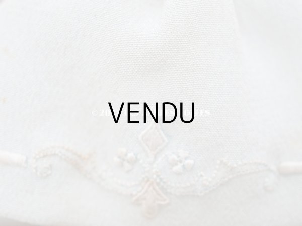 画像3: 【クリスマスセール2022対象外】アンティーク  ドールベッド & ドールドレスのセット ベビードール用　手縫い＆手刺繍＆手編みのレース (3)