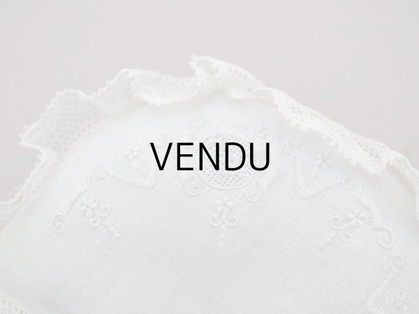 画像17: 【クリスマスセール2022対象外】アンティーク  ドールベッド & ドールドレスのセット ベビードール用　手縫い＆手刺繍＆手編みのレース (17)