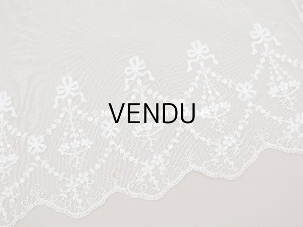 画像3: アンティーク 花の刺繍入り 幅広レース 幅28〜30cm (3)