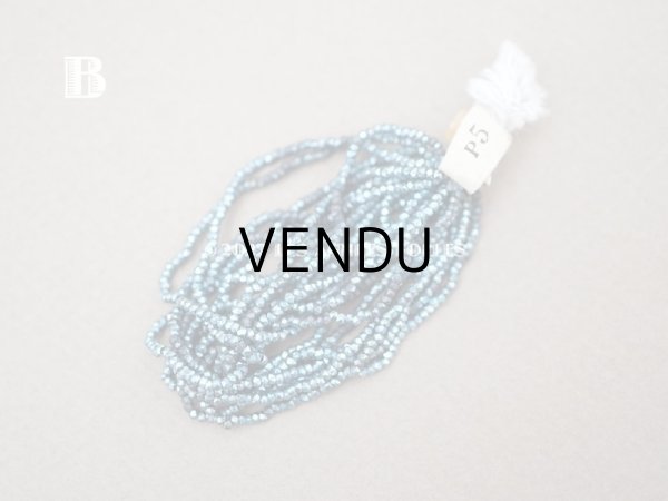 画像4: 1900年代 アンティーク メタル製 極小 カット入り ビーズ　ライトブルー　メタルビーズ キャビアビーズ P5 (4)