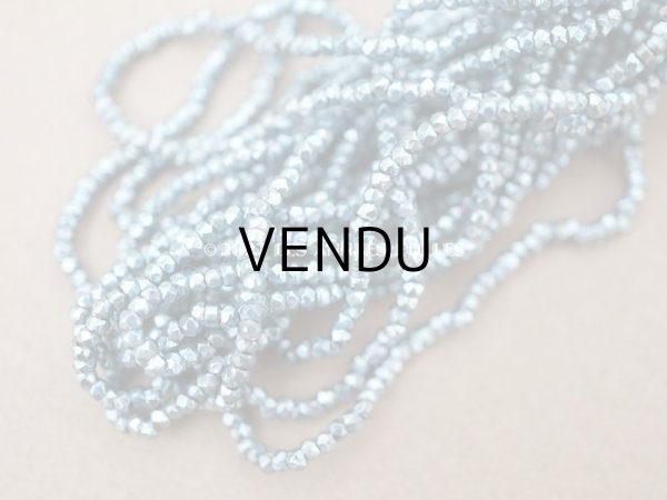 画像3: 1900年代 アンティーク メタル製 極小 カット入り ビーズ　ライトブルー　メタルビーズ キャビアビーズ P5 (3)