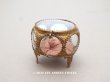 画像1: 19世紀末 アンティーク ジュエリーボックス 　スモーキーなピーチピンク シルク製クッション　 (1)