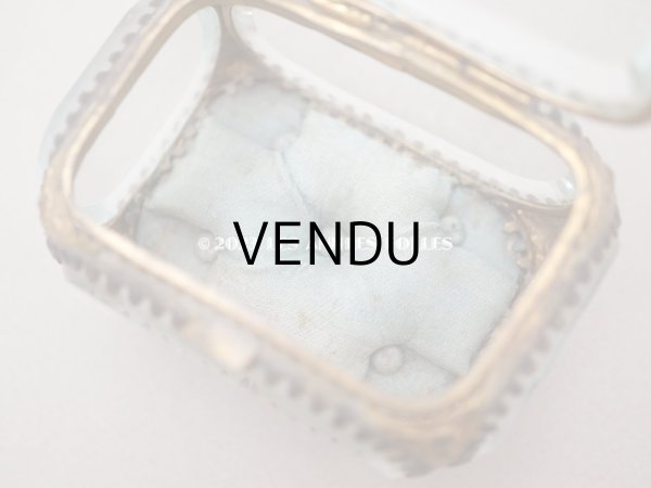 画像5: 19世紀末 アンティーク 小さなジュエリーボックス スモーキーブルーのクッション ロカイユ装飾の脚 (5)