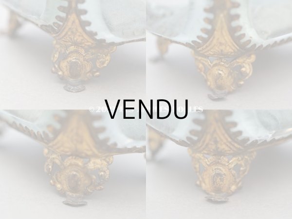 画像8: 19世紀末 アンティーク 小さなジュエリーボックス スモーキーブルーのクッション ロカイユ装飾の脚 (8)