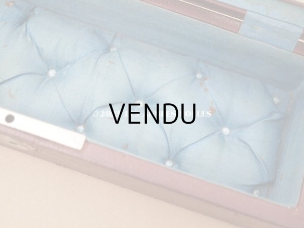 画像13: アンティーク 本革製 ジュエリーケース スモーキーブルーのシルク製クッション (13)