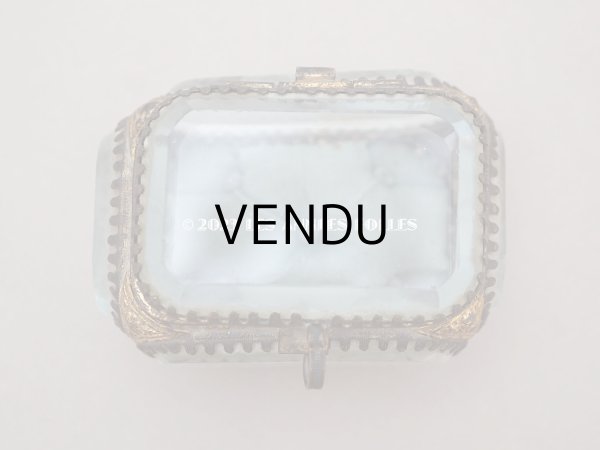 画像6: 19世紀末 アンティーク 小さなジュエリーボックス スモーキーブルーのクッション ロカイユ装飾の脚 (6)