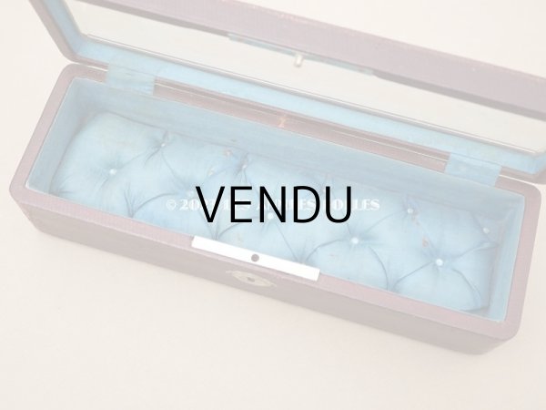 画像10: アンティーク 本革製 ジュエリーケース スモーキーブルーのシルク製クッション (10)