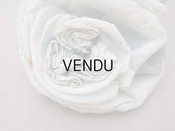 画像4: 1900年代 アンティーク　大きな薔薇の布花 パウダーブルー　クウォーターロゼット咲き (4)