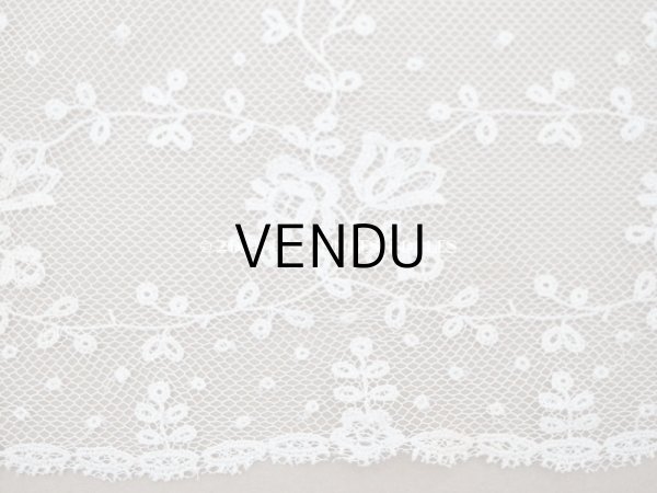画像5: アンティーク 花の刺繍入り 幅広レース アイボリー　43cm 幅28cm (5)