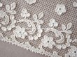 画像9: アンティーク 花の刺繍入り 幅広レース オフホワイト　42cm 幅15.7cm (9)