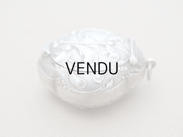 画像7: アンティーク シルバー製 ヤドリギのパウダーケース  (7)