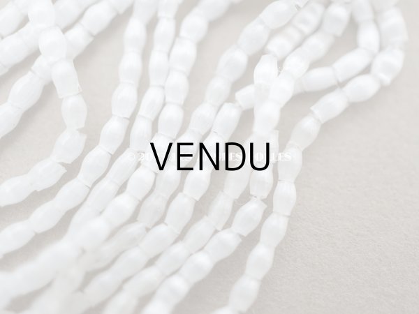 画像4: アンティーク 極小 スフレビーズ ライン入り パールホワイト サティネビーズ 約1.5×2.5mm  約600ピース (4)