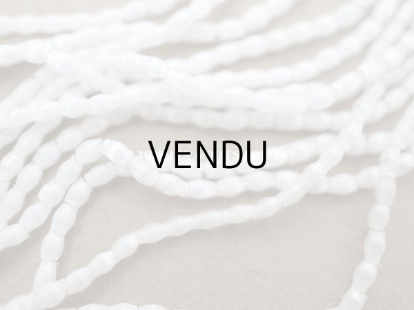 画像5: アンティーク 極小 スフレビーズ ライン入り パールホワイト サティネビーズ 約1.5×2.5mm  約600ピース (5)