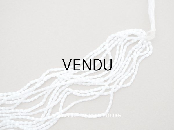 画像2: アンティーク 極小 スフレビーズ ライン入り パールホワイト サティネビーズ 約1.5×2.5mm  約600ピース (2)