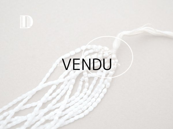 画像9: アンティーク 極小 スフレビーズ ライン入り パールホワイト サティネビーズ 約1.5×2.5mm  約600ピース (9)