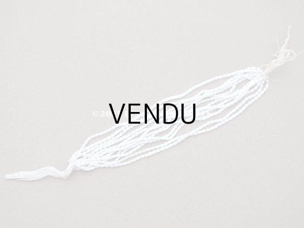 画像3: アンティーク 極小 スフレビーズ ライン入り パールホワイト サティネビーズ 約1.5×2.5mm  約600ピース (3)