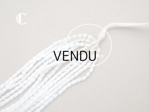 画像8: アンティーク 極小 スフレビーズ ライン入り パールホワイト サティネビーズ 約1.5×2.5mm  約600ピース (8)