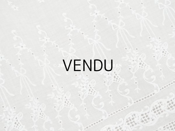 画像6: 【13周年セール対象外】アンティーク 幅広レース リボンが結ばれた花かごの刺繍入り 2.2m 幅33.5cm　ペチコートの裾 (6)