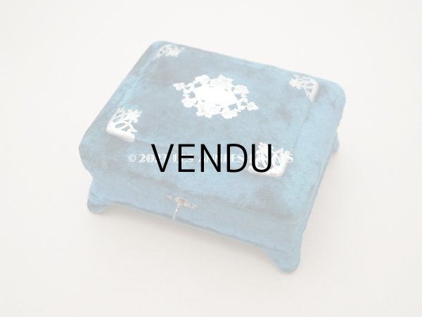 画像4: 19世紀末 アンティーク 裁縫箱　パウダーピンクのシルククッション＆ブルーグリーンのベルベット (4)