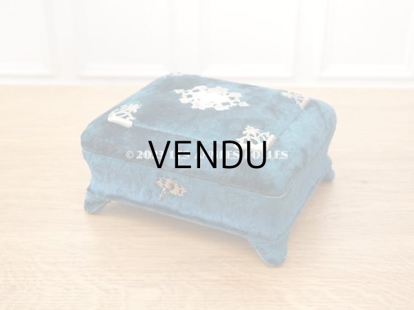 画像3: 19世紀末 アンティーク 裁縫箱　パウダーピンクのシルククッション＆ブルーグリーンのベルベット (3)