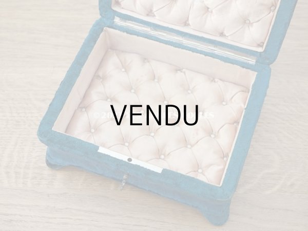 画像7: 19世紀末 アンティーク 裁縫箱　パウダーピンクのシルククッション＆ブルーグリーンのベルベット (7)