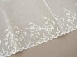 画像2: アンティーク 花の刺繍入り 幅広レース エクリュ　1.4m 幅14.4cm (2)