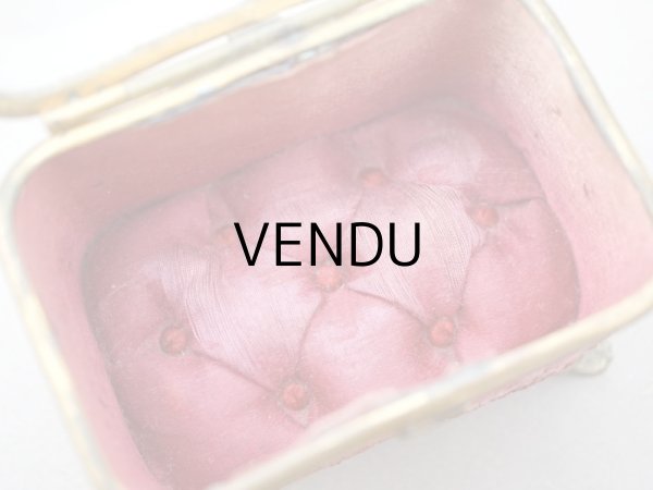 画像8: 19世紀末 アンティーク 小さなジュエリーボックス ボルドーのベルベット＆シルククッション  (8)