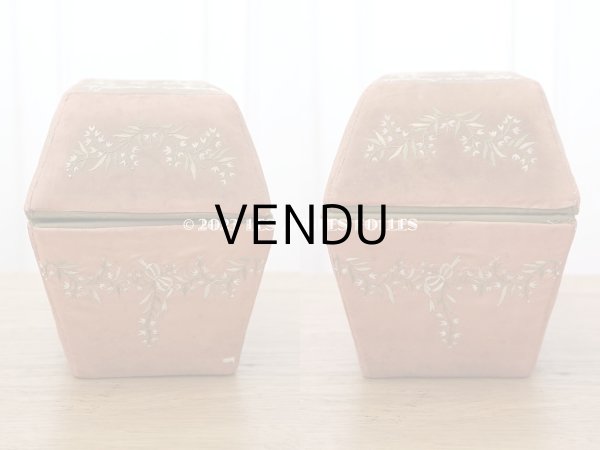 画像4: 19世紀初頭 アンティーク シルク製ボックス　王冠紋章＆鈴蘭とリボンのガーランドの刺繍入り (4)