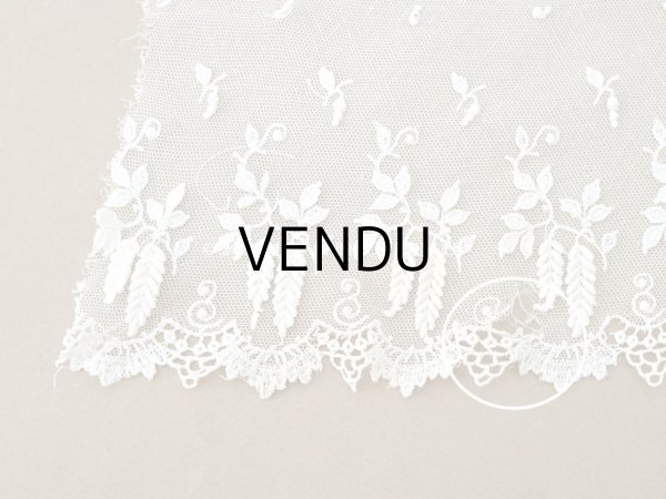 画像5: アンティーク 小さなポンポン付 レース  106cm 幅16〜18cm (5)