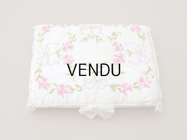 画像3: アンティーク リボン刺繍入り シルク製 ハンキーケース ハンカチ & ランジェリー用ポシェット  (3)
