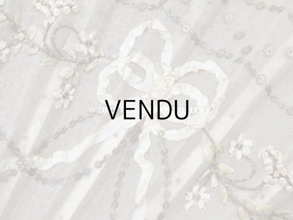 画像8: 19世紀 アンティーク リボン刺繍のファン リボン＆花のガーランド柄 シルク製オリジナルバッグ入り (8)